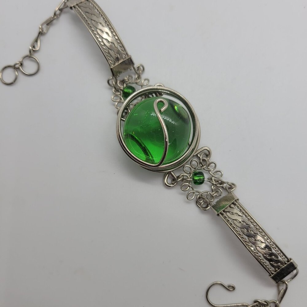 Boho Bracelet Green Glass Stone in Silver Tone Wire with fancy Band 7"